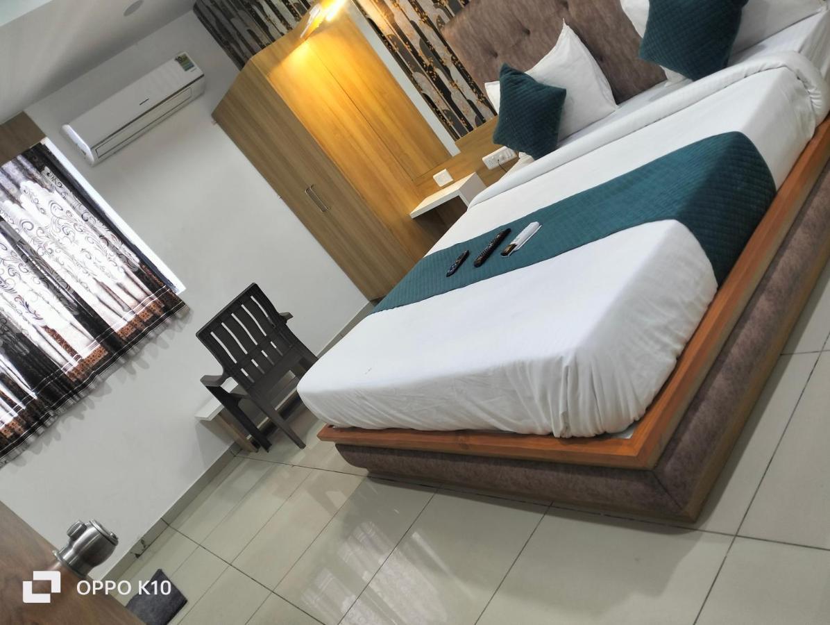 Hotel Rudra Palace Anand Exterior photo